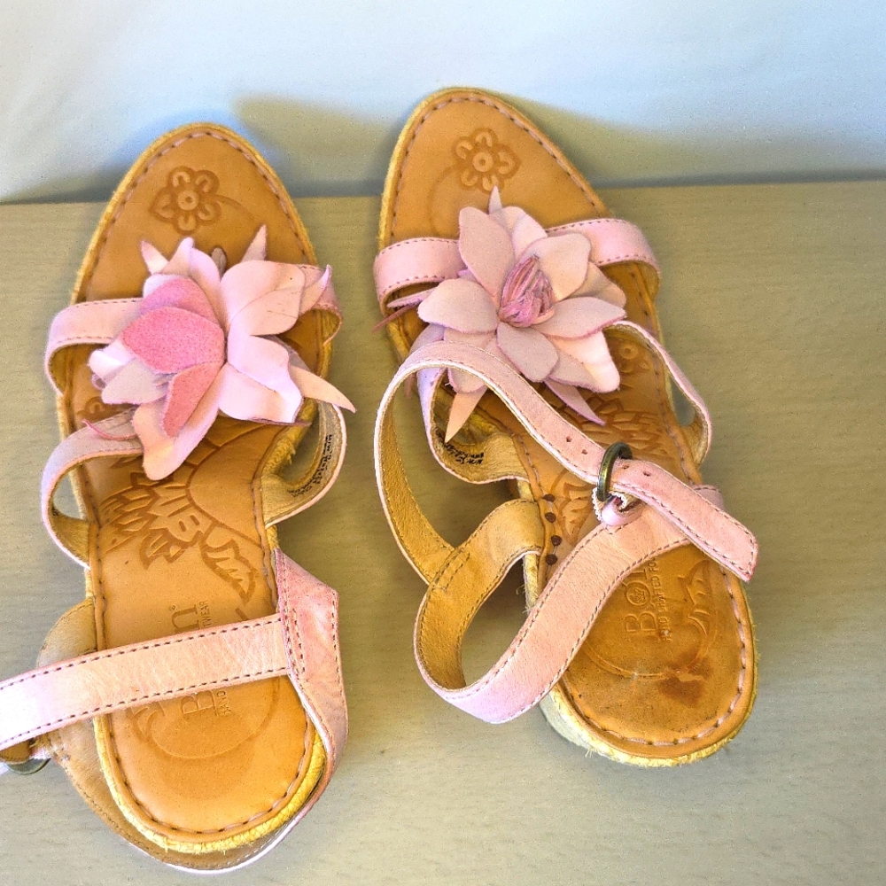 Born wedges Pink Sandals Shoes Floral Vacation Resortwear Casual Womens 10